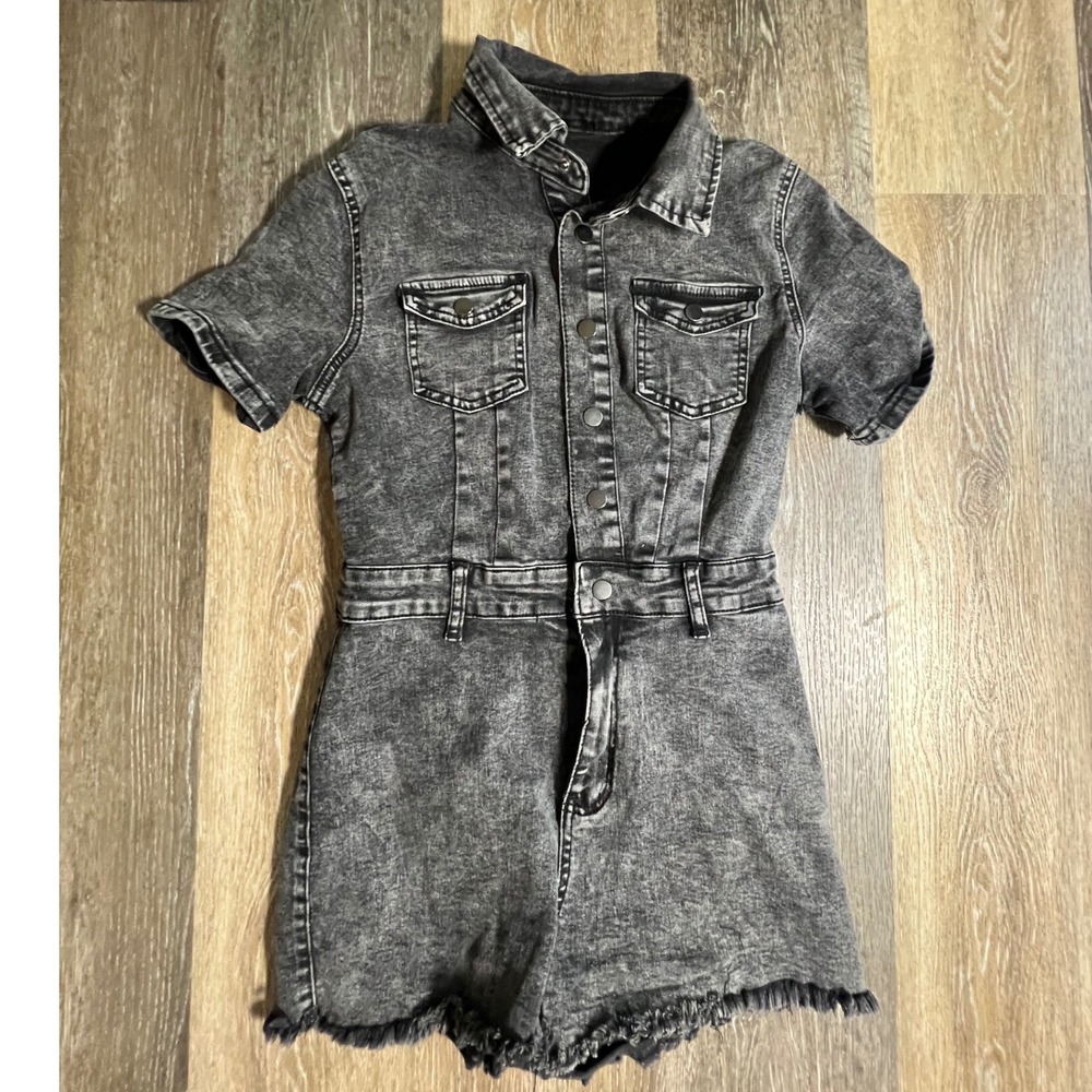 Unbranded Denim Romper Women Small Gray Acid Wash Raw Hem Short Sleeve‎ Utility